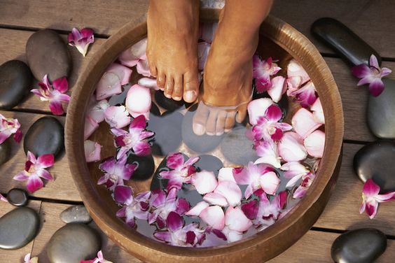 Dịch vụ Massage foot làm giảm đau mỏi khớp chân hiểu quả tại quận Tân Bình, Phú Nhuận